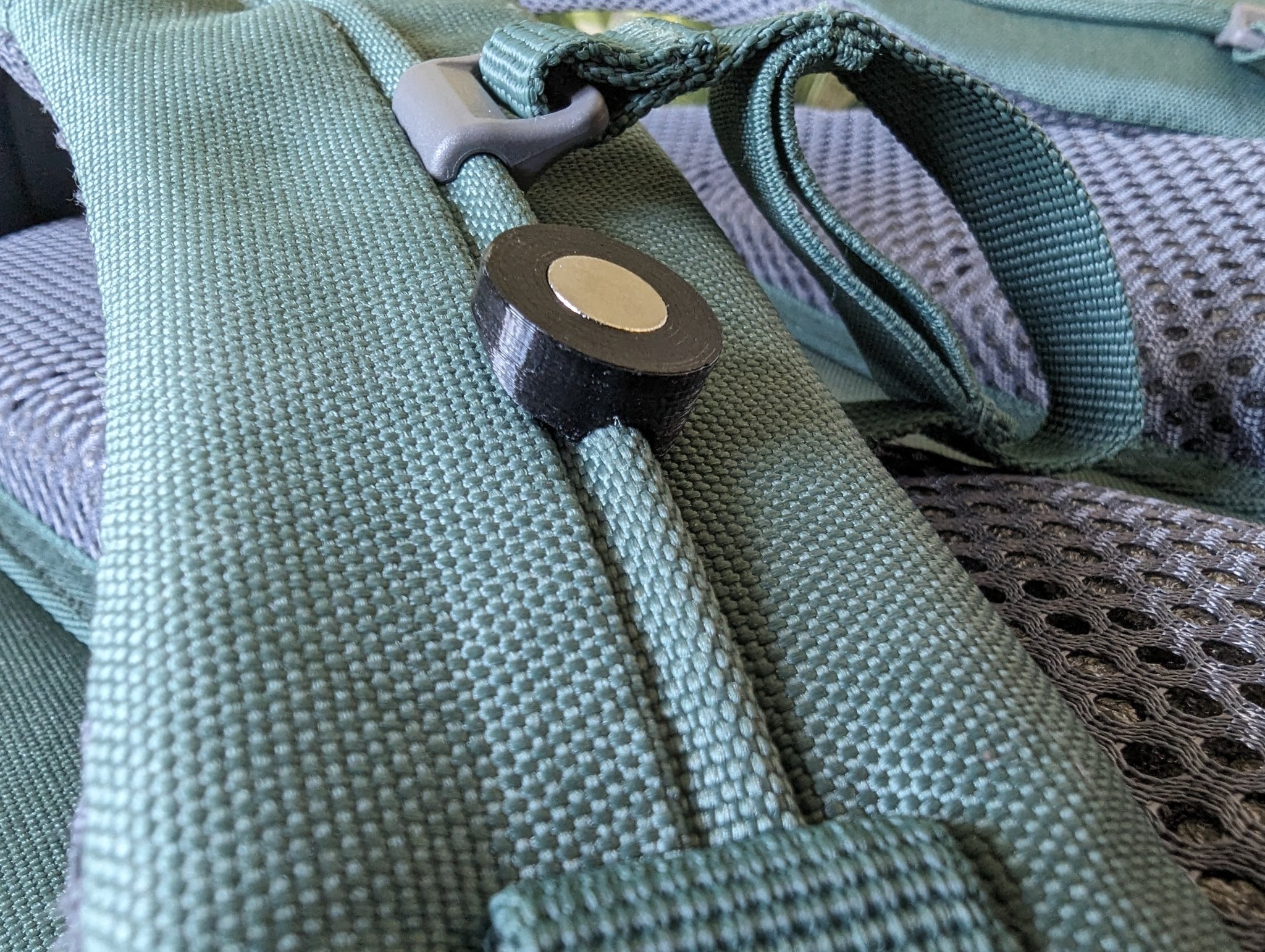 Bộ phụ kiện gắn từ tính cho ống túi nước uống