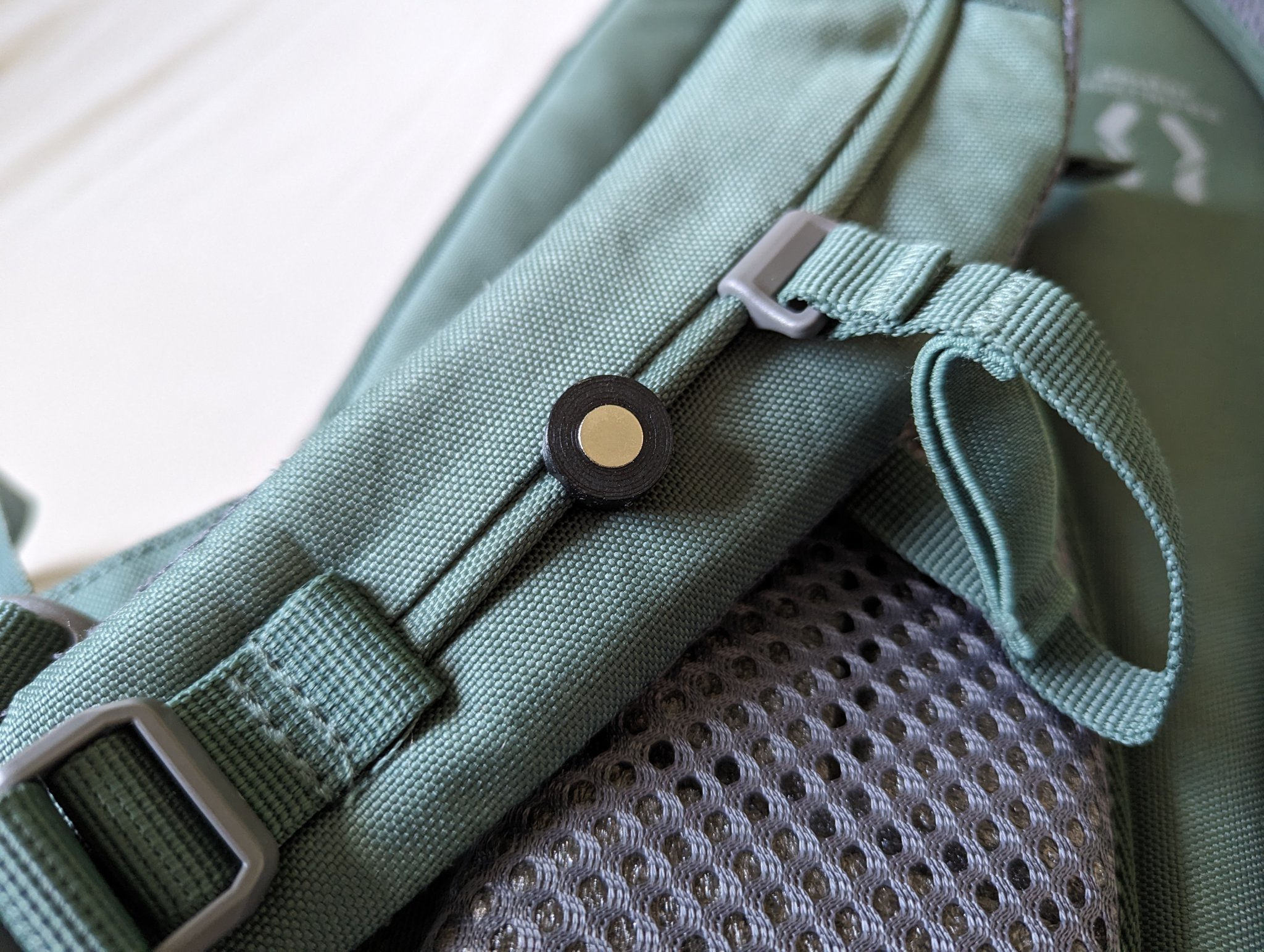 Bộ phụ kiện gắn từ tính cho ống túi nước uống