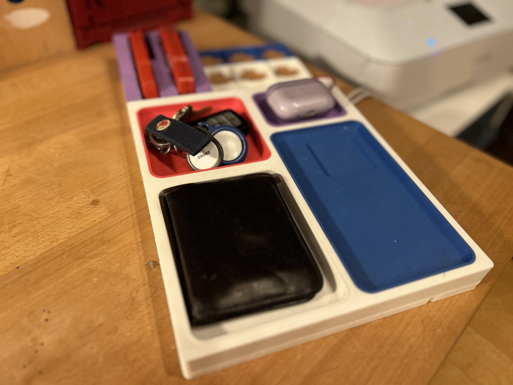 Giá đỡ sạc AirPods và điện thoại theo tiêu chuẩn Gridfinity