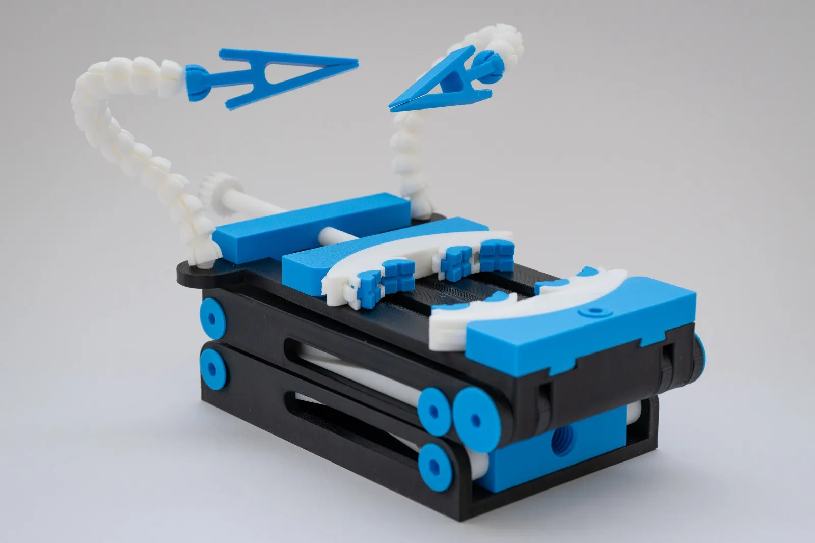 Bàn nâng điều chỉnh chiều cao với kẹp fractal 3D in hoàn toàn