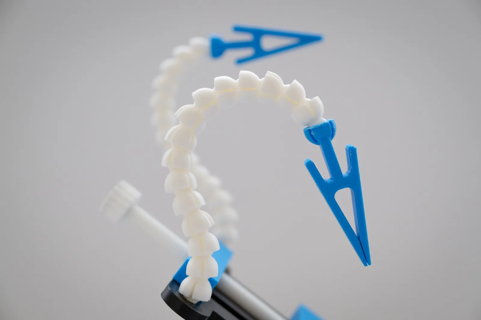 Bàn nâng điều chỉnh chiều cao với kẹp fractal 3D in hoàn toàn