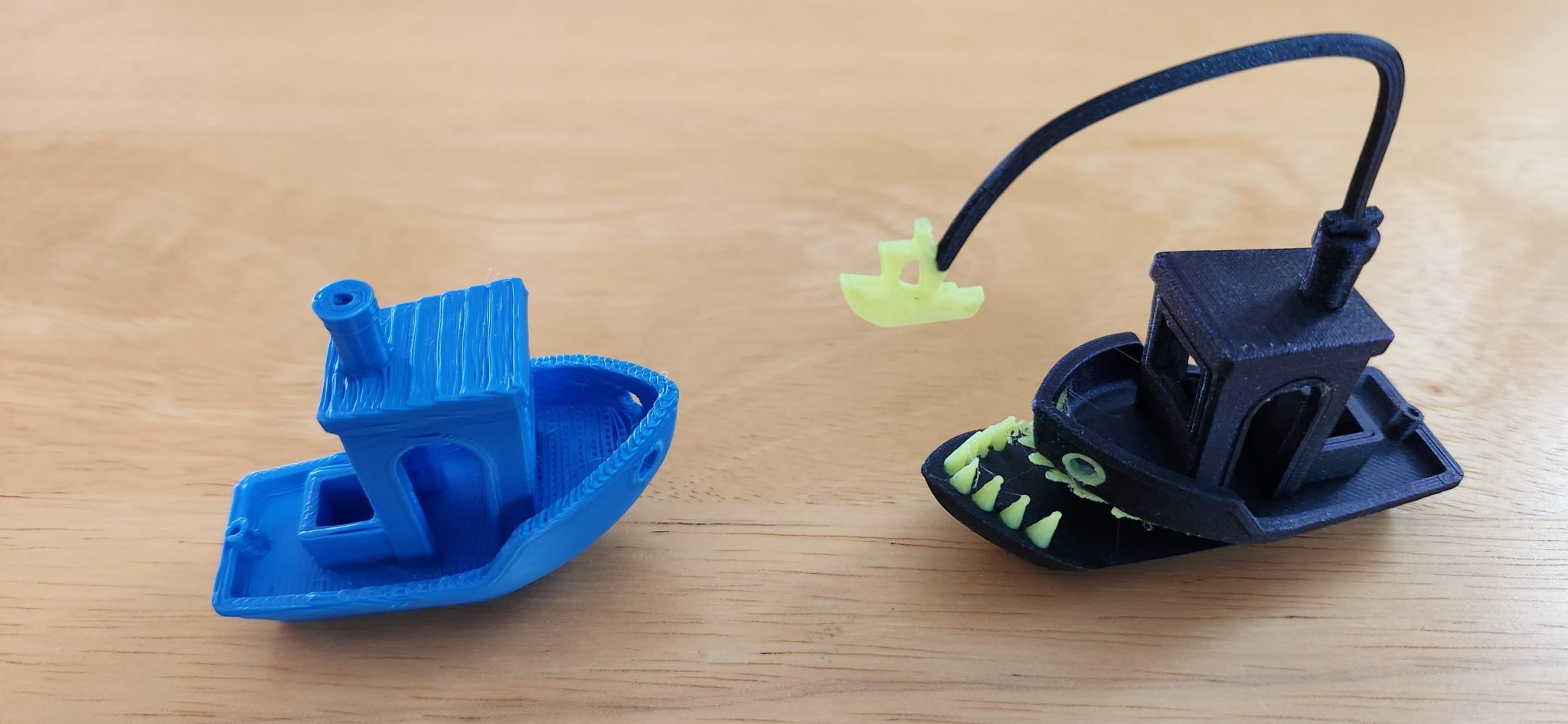 Đèn bàn Benchy hình cá angler độc đáo