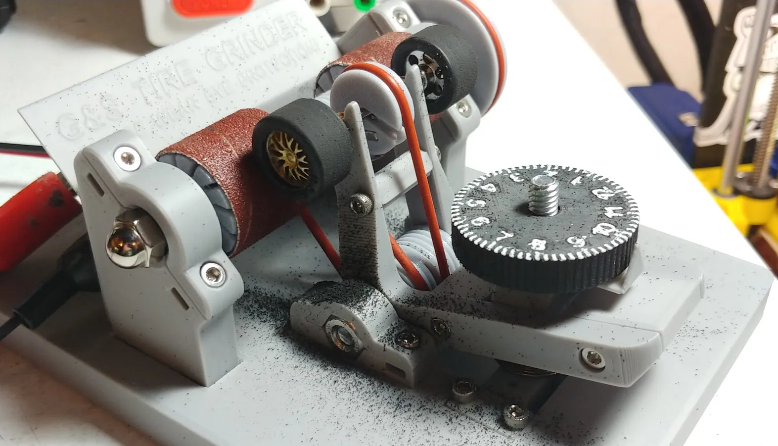 Máy mài lốp xe G&S Tire Grinder cho mô hình xe slot 1/32 và 1/24