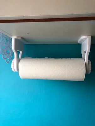 Giá đỡ khăn giấy đơn giản với thiết kế hai phần