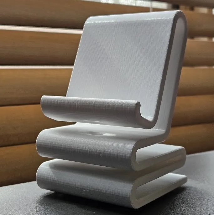 Giá đỡ điện thoại lớn với đường dẫn cáp