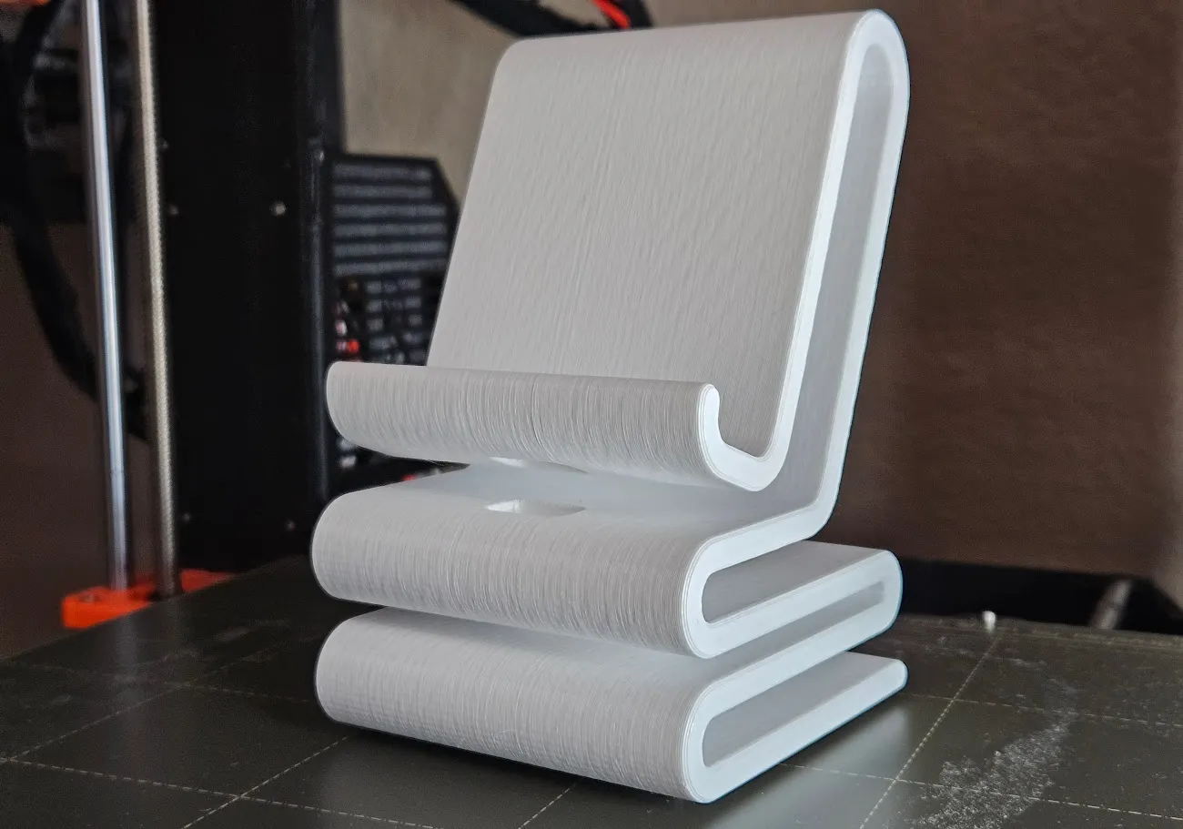 Giá đỡ điện thoại lớn với đường dẫn cáp