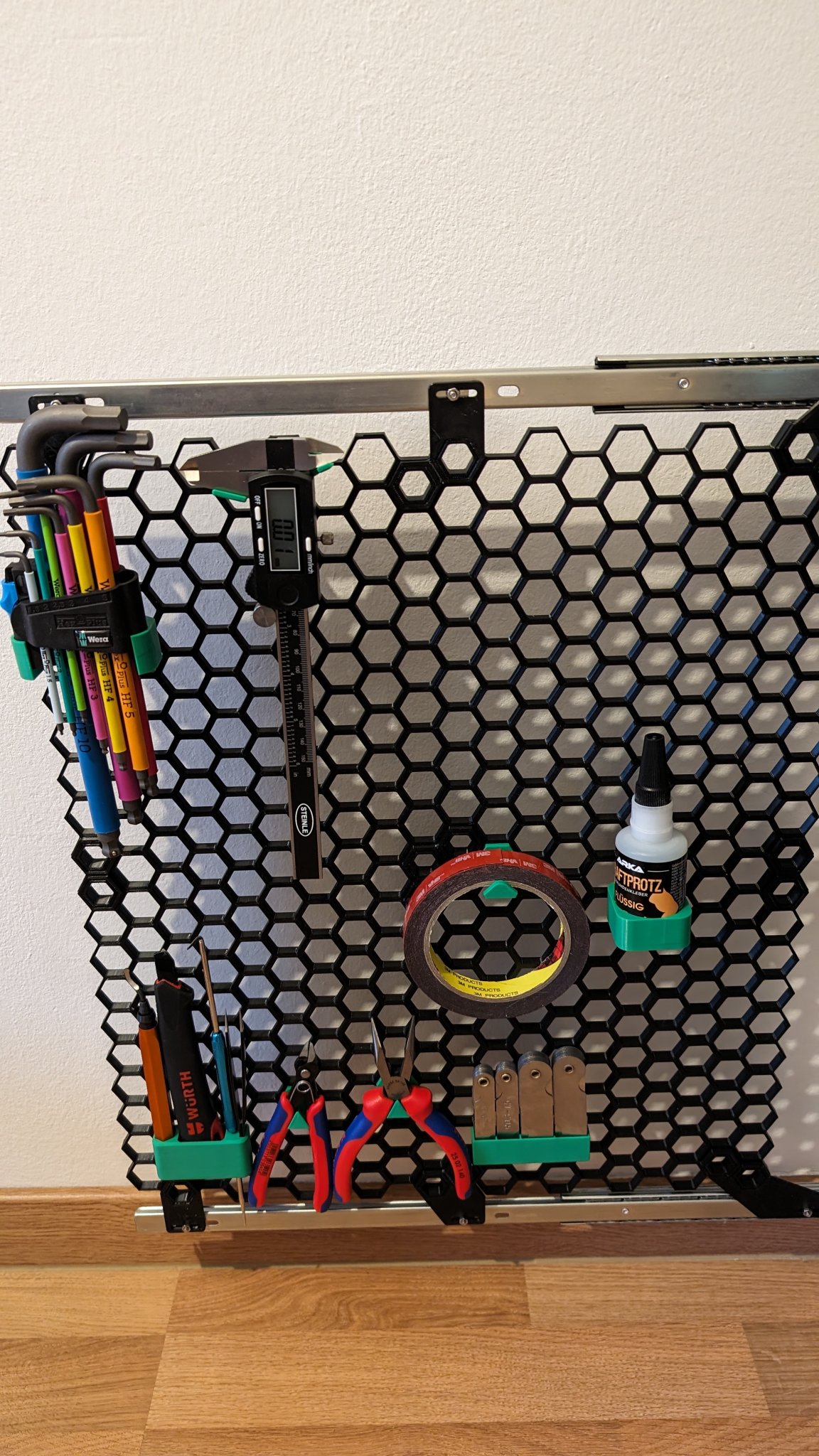 Giá đỡ tổ ong cho chai keo dán