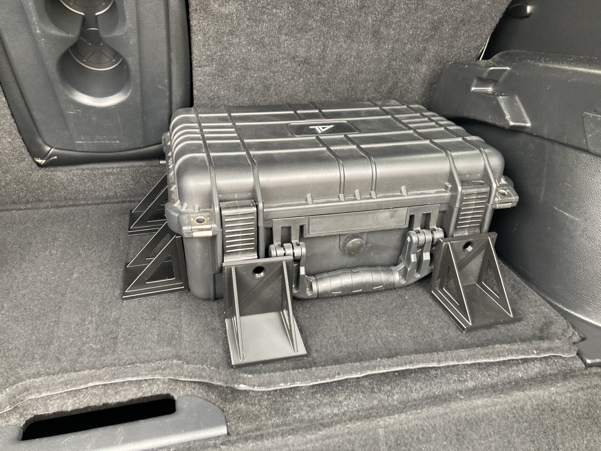 Giá đỡ hàng hóa cho khoang hành lý ô tô có thảm