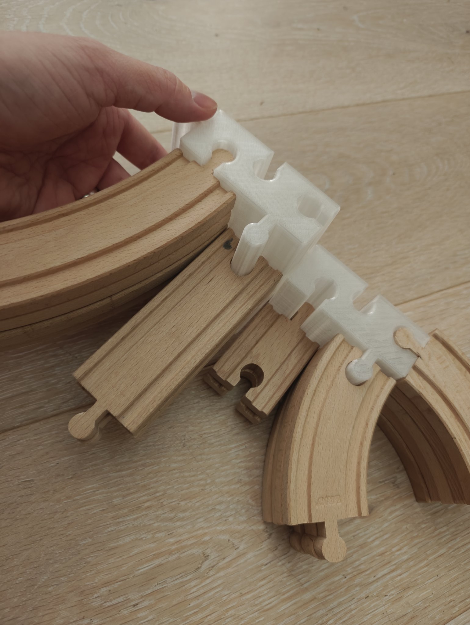 Giá đỡ tổ chức đường ray Brio gọn gàng