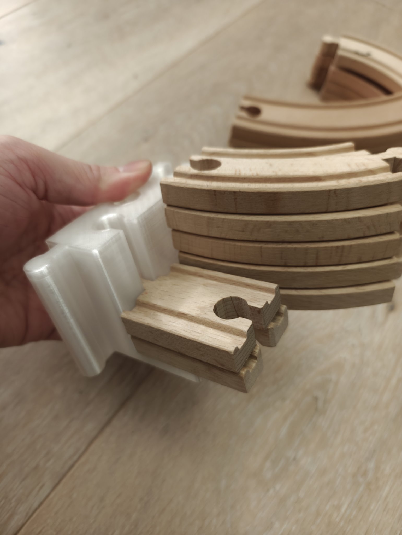 Giá đỡ tổ chức đường ray Brio gọn gàng