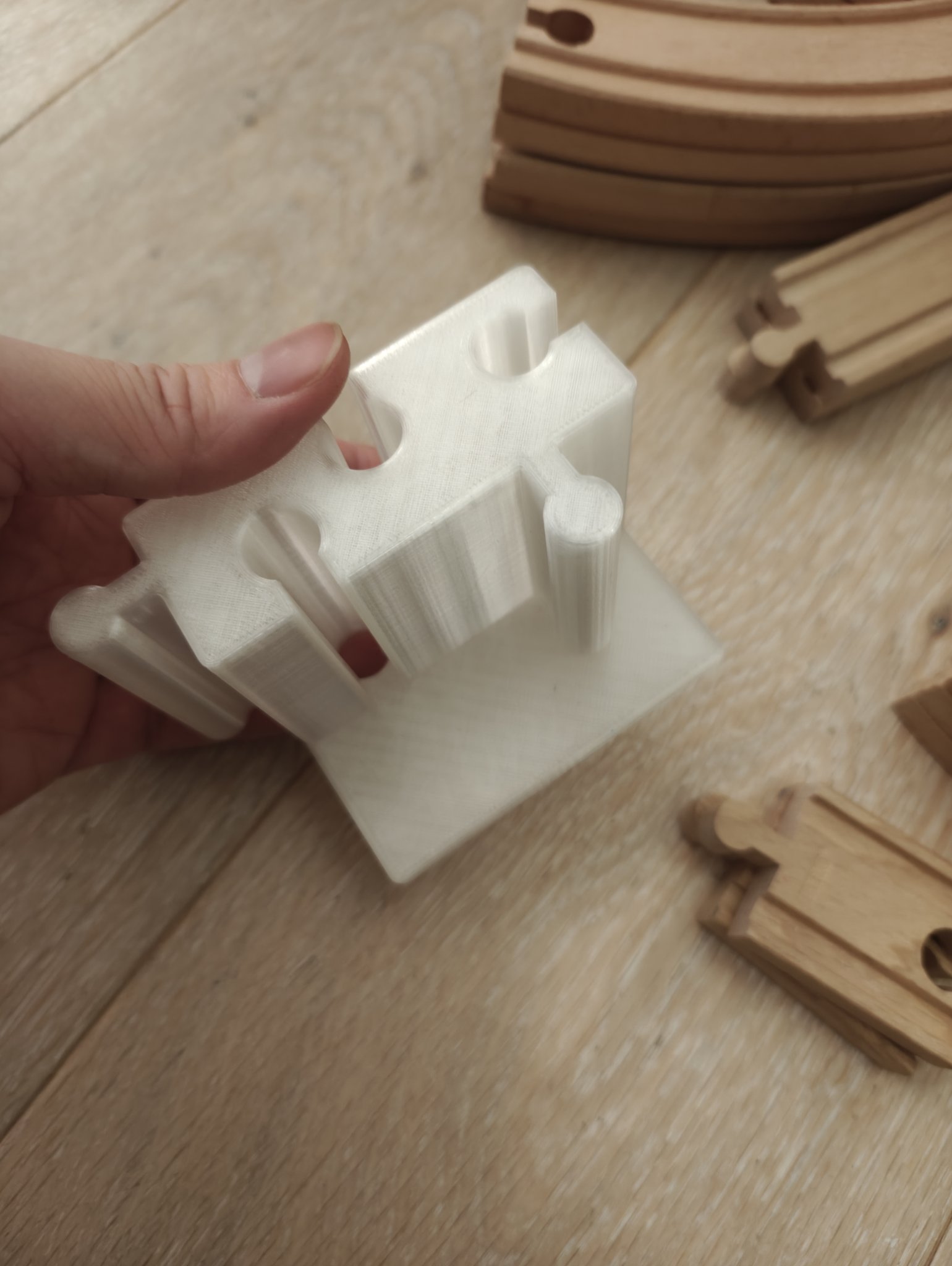 Giá đỡ tổ chức đường ray Brio gọn gàng