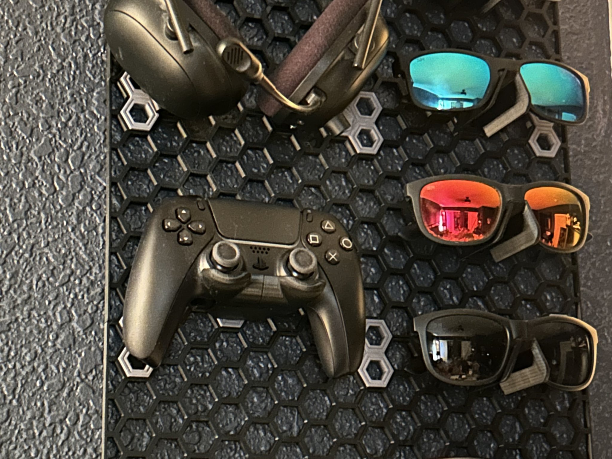 Giá đỡ kính mát kiểu tổ ong HSW