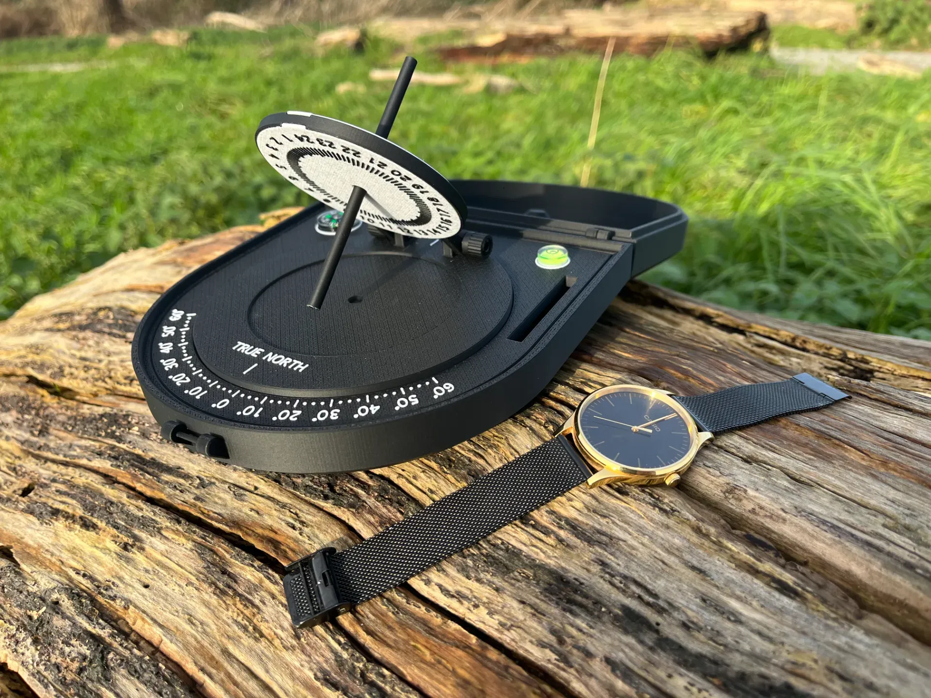 Đồng hồ mặt trời xích đạo di động dễ dàng sử dụng