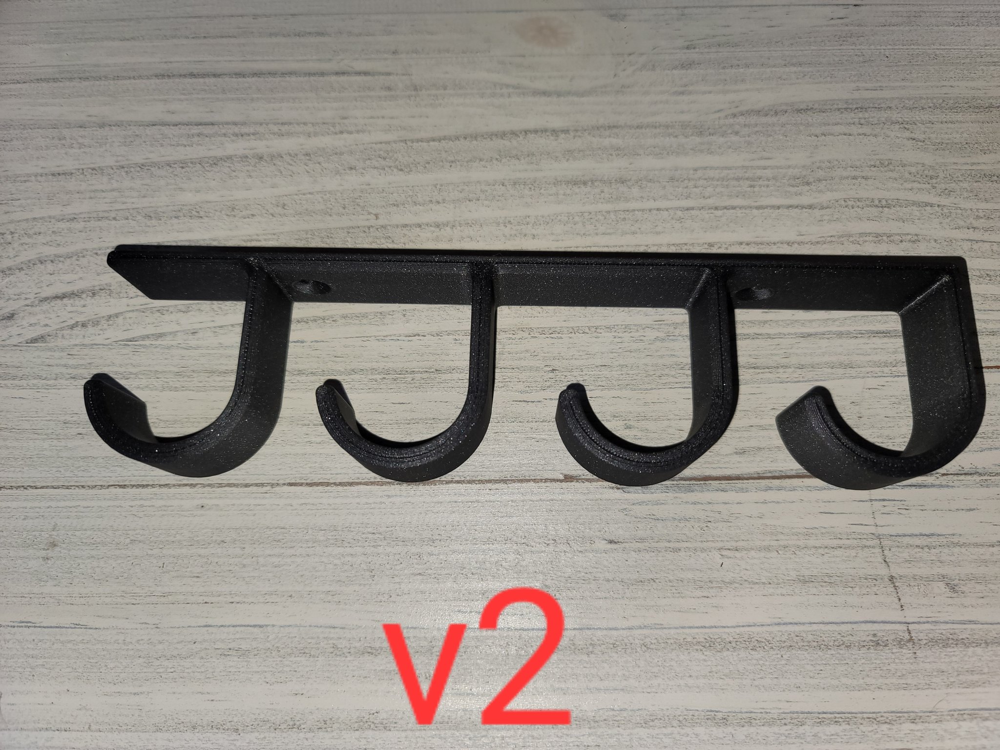 Giá đỡ cần câu treo trên trần gara