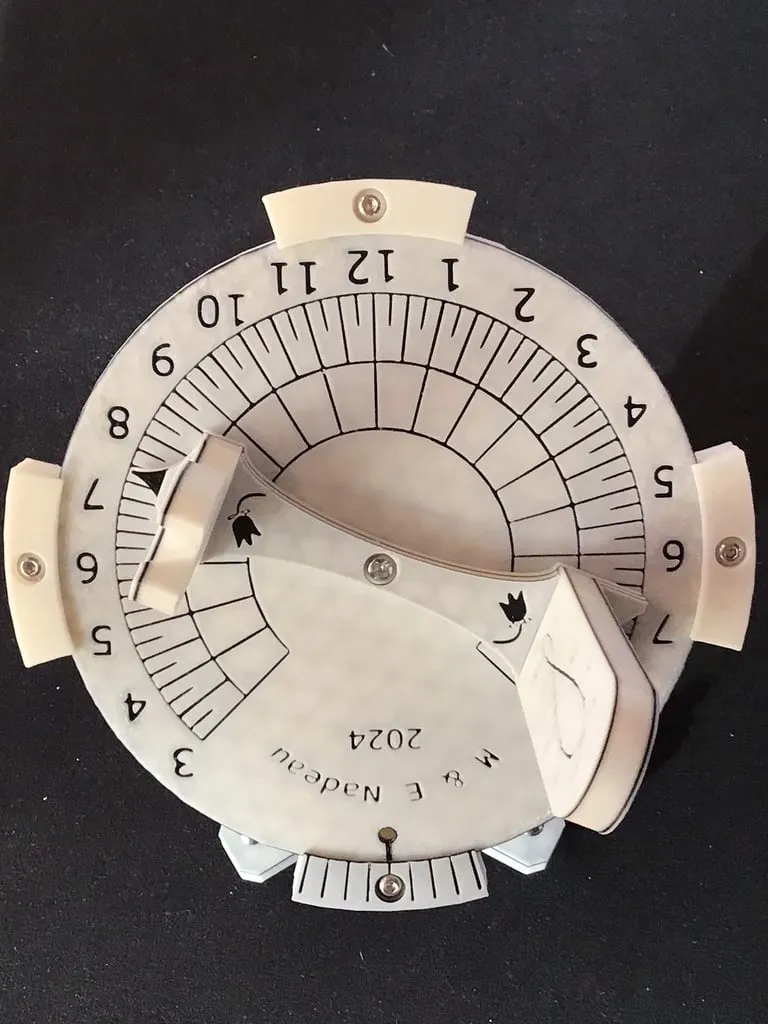 Đồng hồ mặt trời Heliochronometer chính xác nhất thế giới