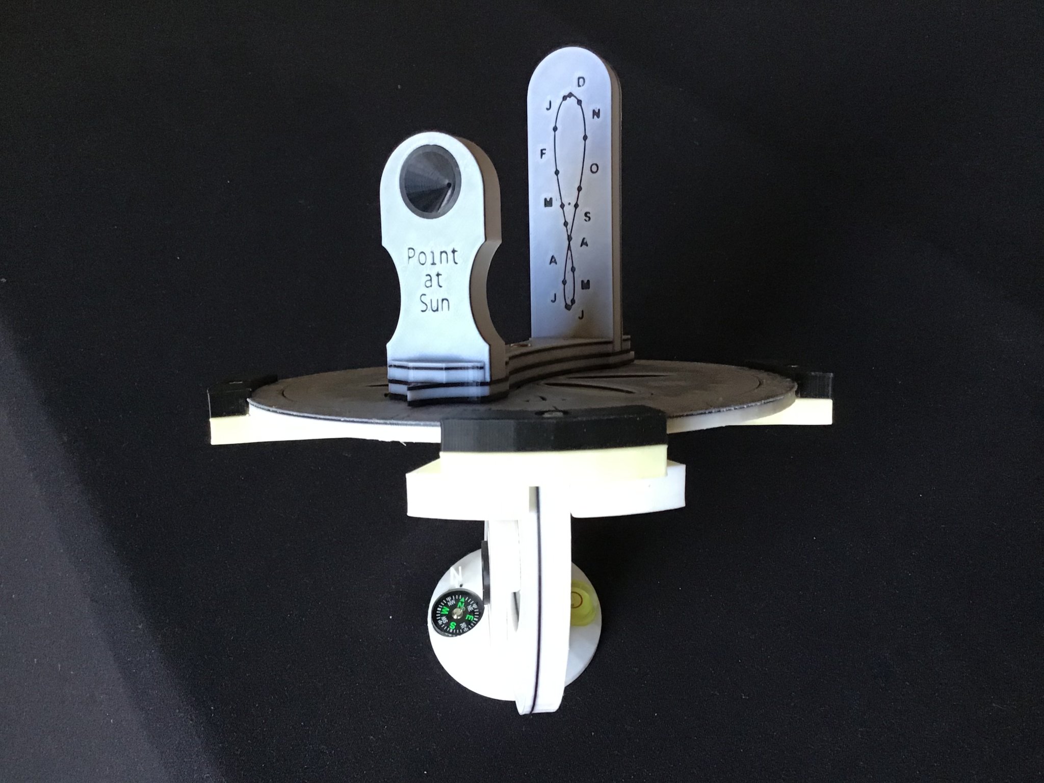 Đồng hồ mặt trời Heliochronometer chính xác nhất thế giới