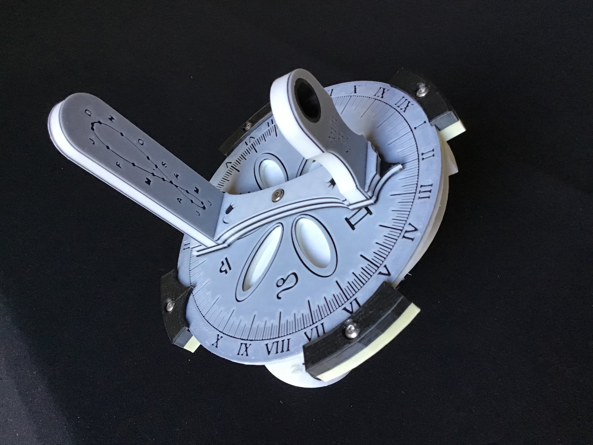 Đồng hồ mặt trời Heliochronometer chính xác nhất thế giới