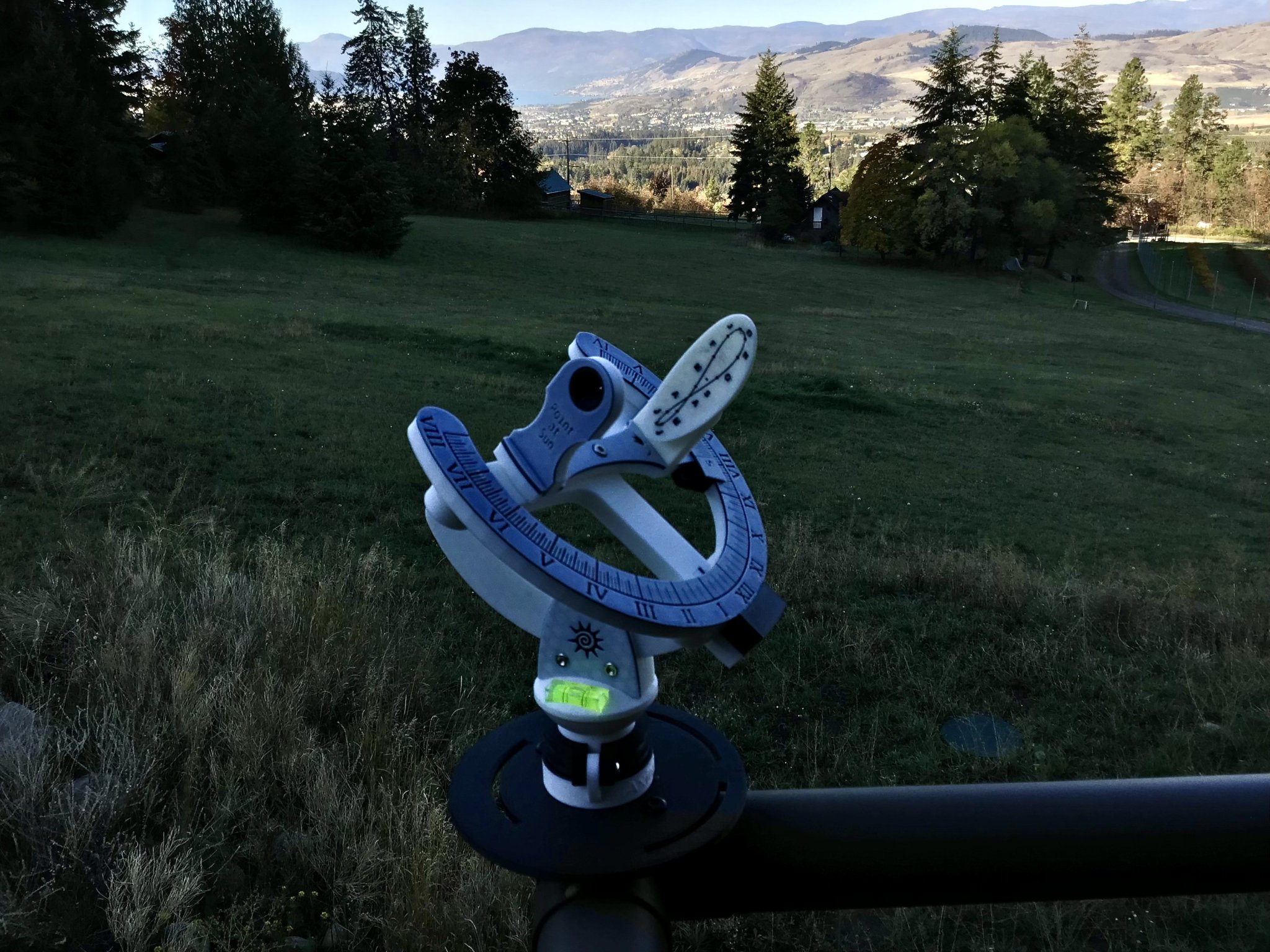 Bảng analemma cong cho đồng hồ nắng heliochronometer