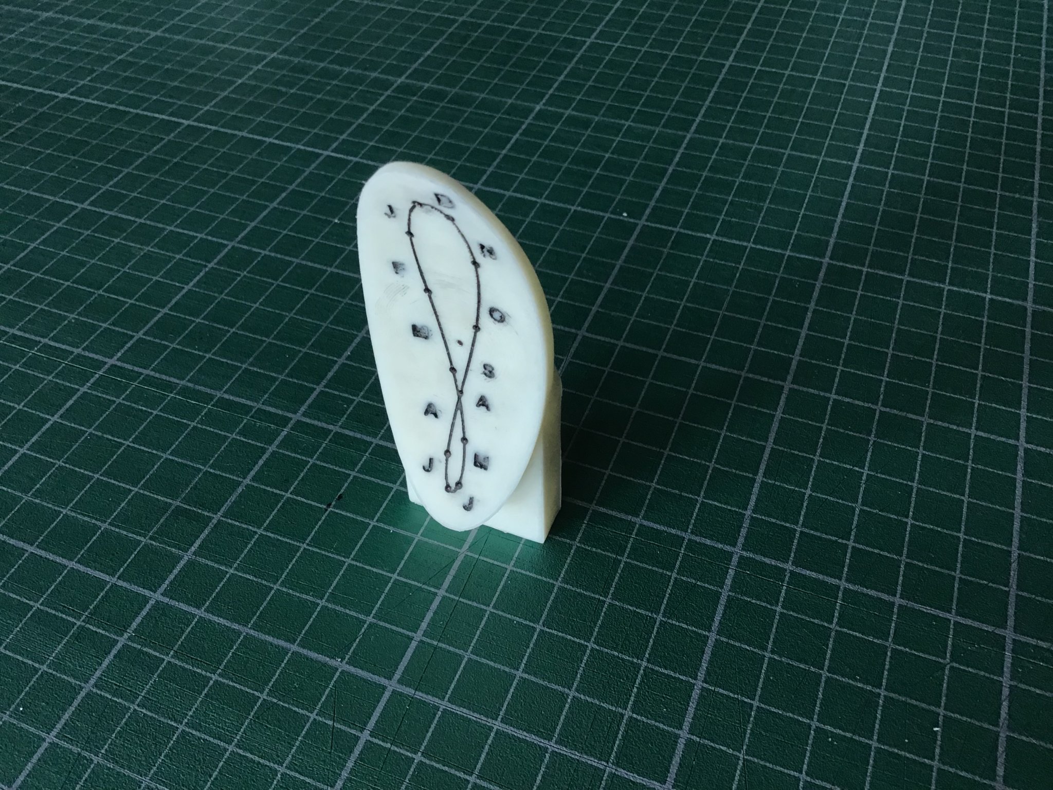 Bảng analemma cong cho đồng hồ nắng heliochronometer