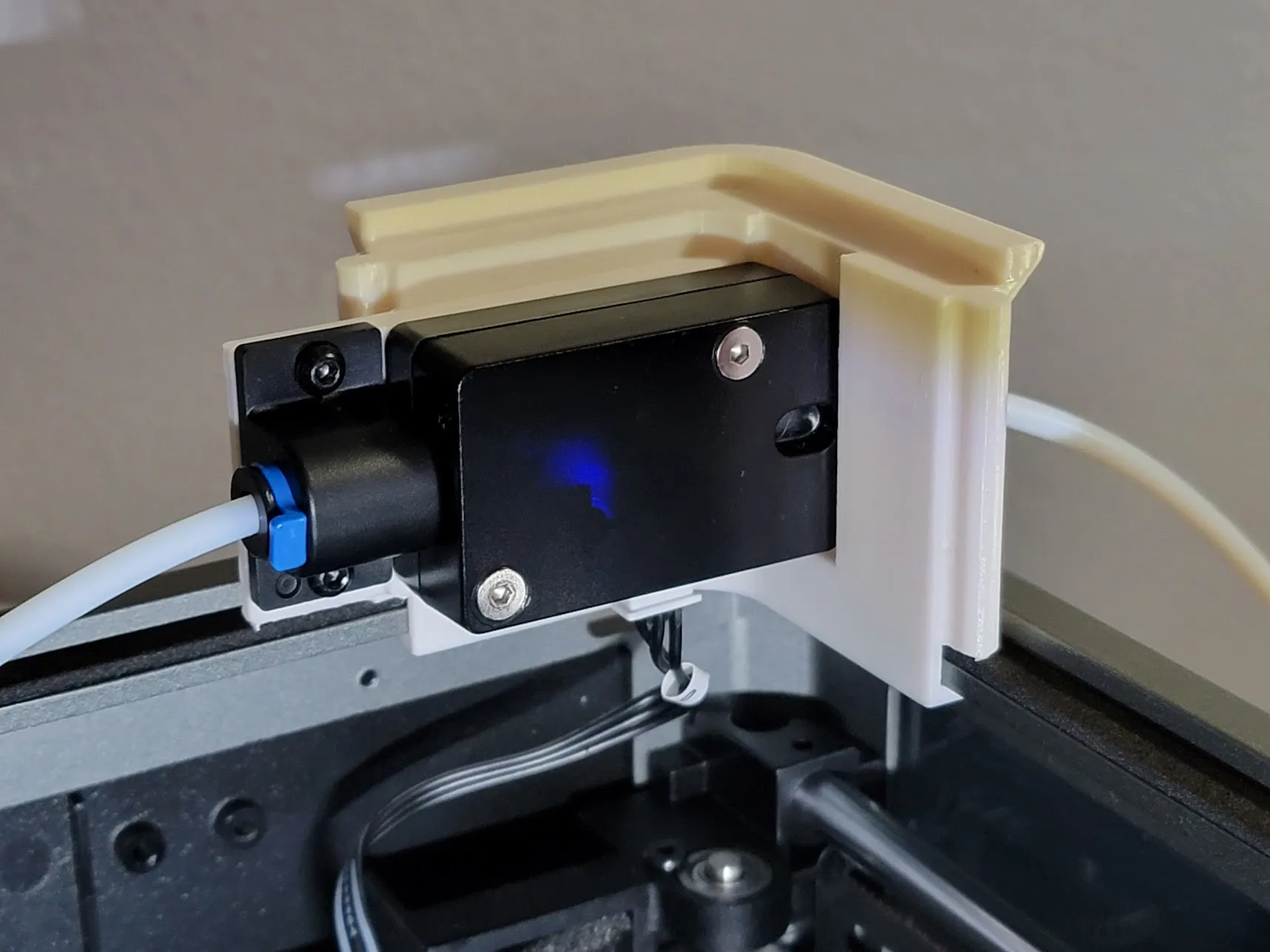 Giá đỡ K1 Max với cảm biến filament di động