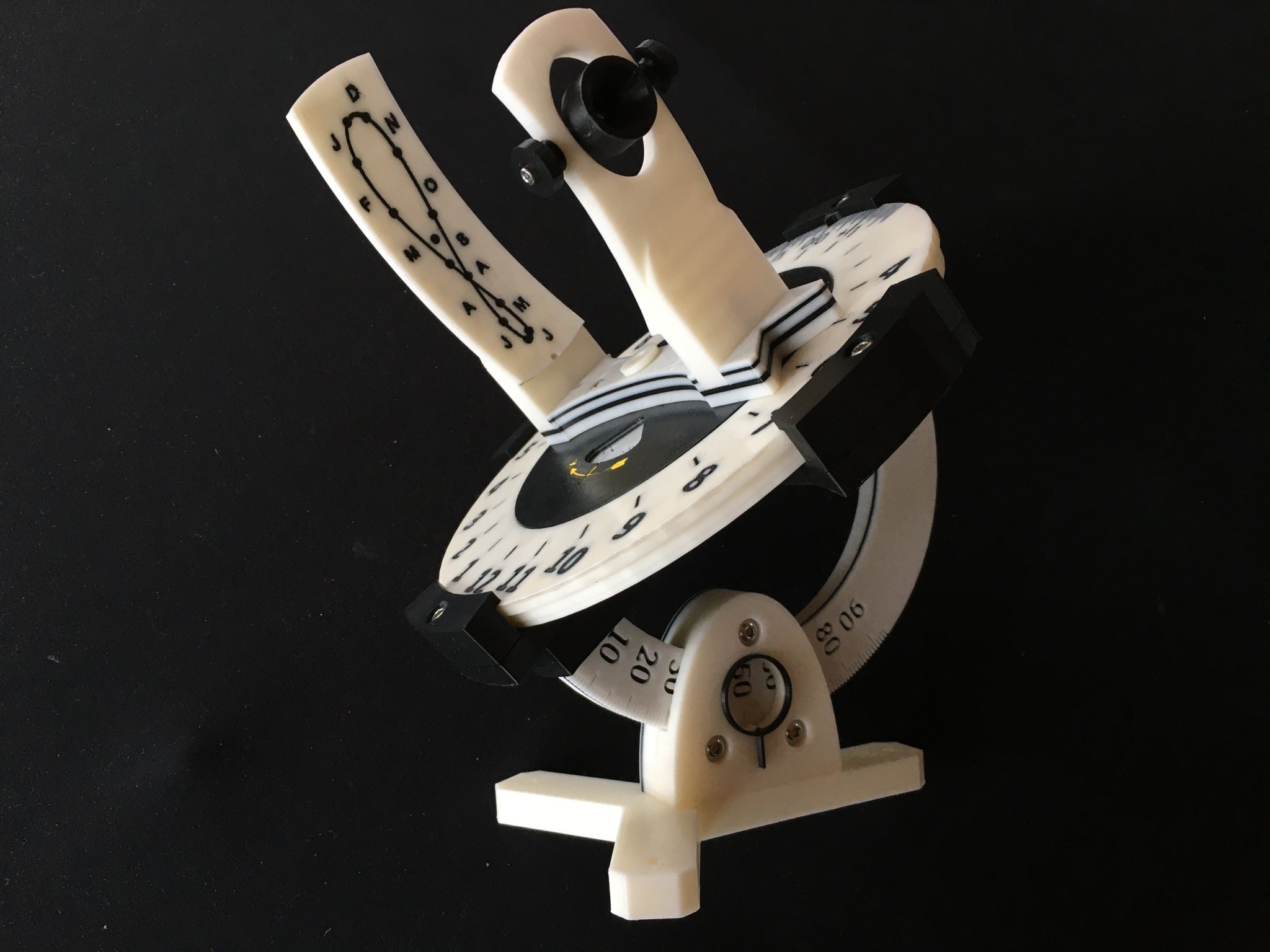 Đồng hồ mặt trời Heliochronometer với cơ chế đọc chính xác...