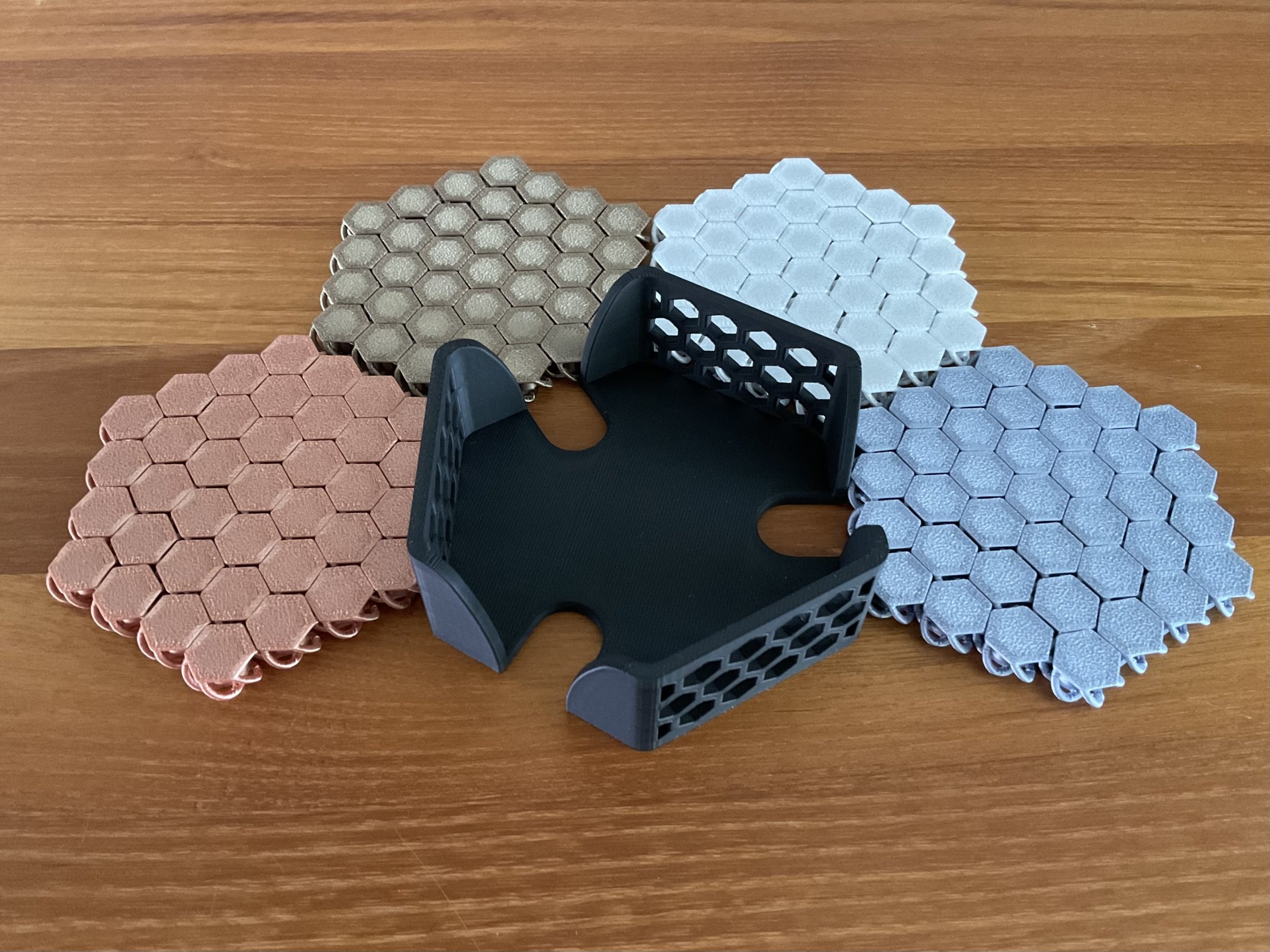 Giá đỡ đế lót ly NASA Chainmail Hex cho 4 ly