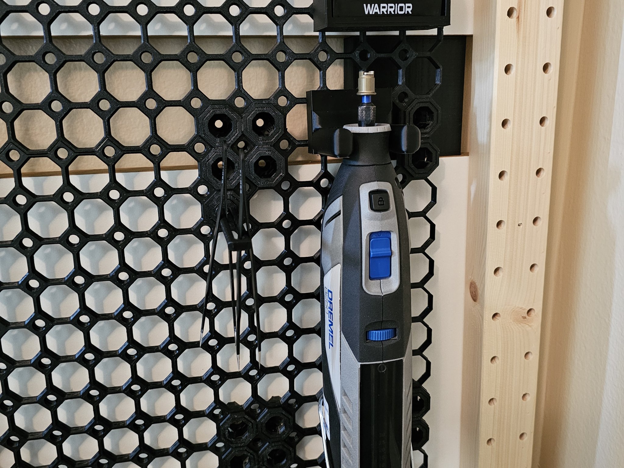 Giá đỡ Dremel 8250 cho bảng treo Multiboard