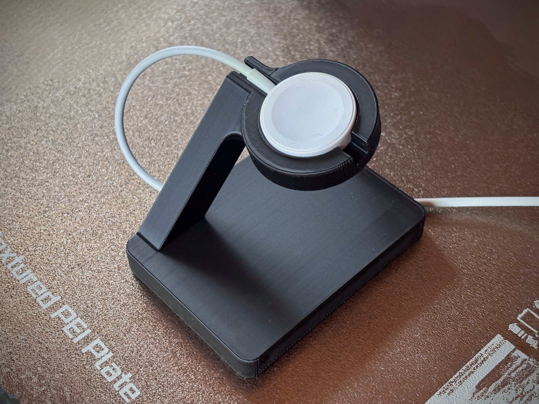 Giá đỡ sạc Apple Watch ổn định với ống dẫn cáp