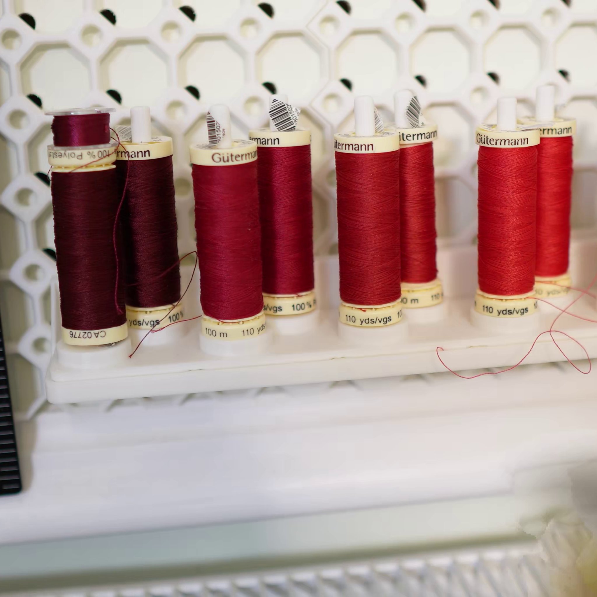 Giá đỡ cuộn chỉ may mô-đun tương thích Gridfinity