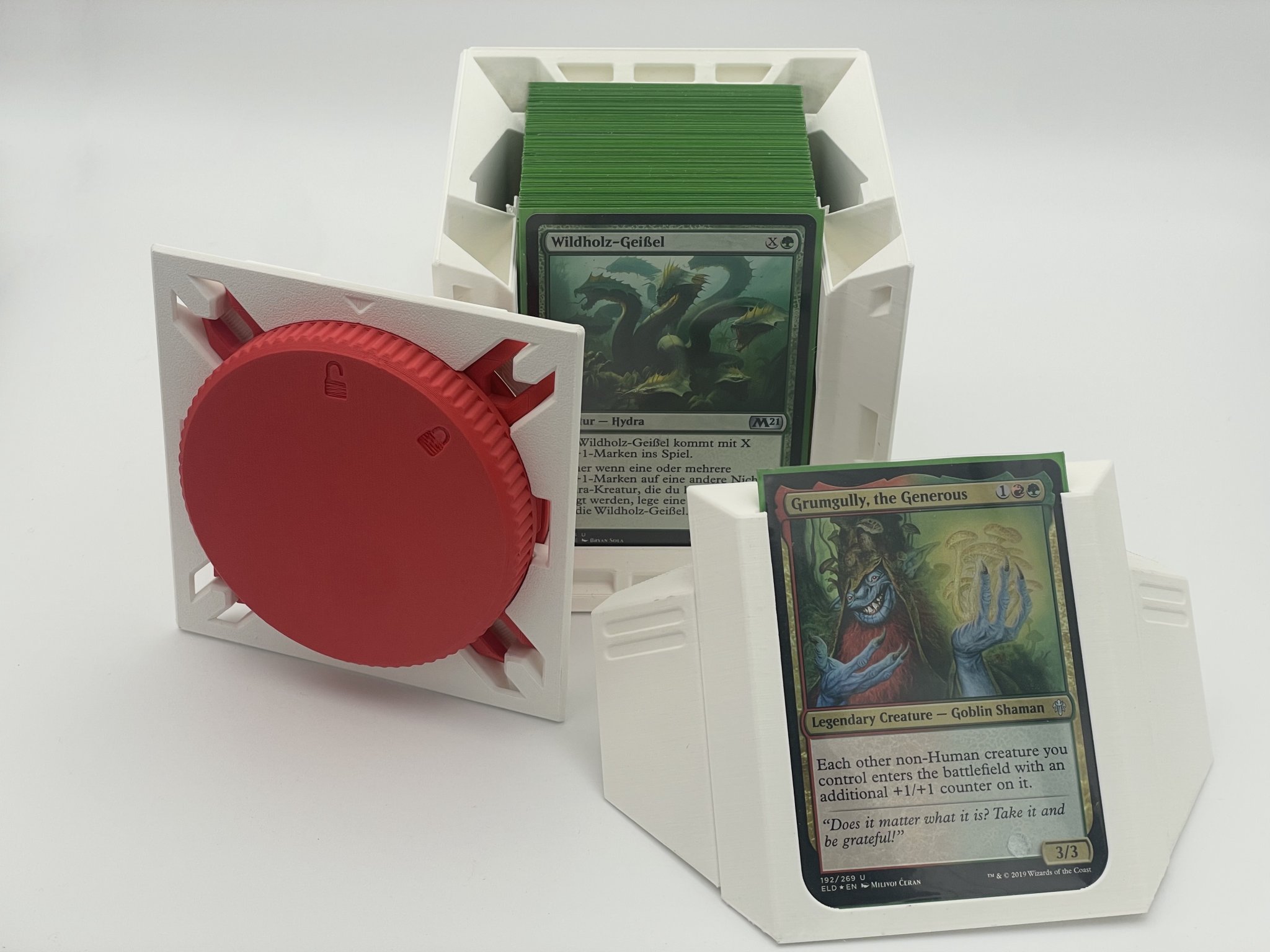 Hộp đựng bài MTG Commander v4 với cơ chế khóa xoay