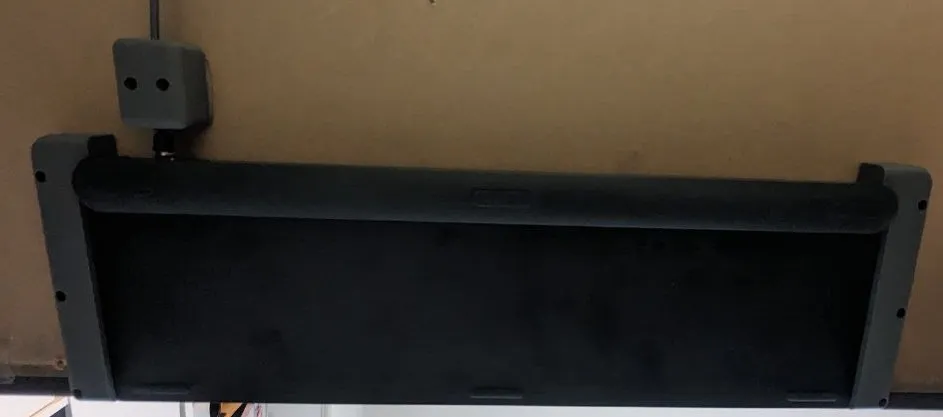 Giá đỡ bàn phím Logitech MX Keys dưới mặt bàn