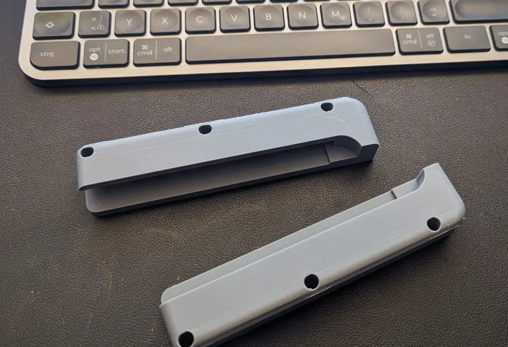 Giá đỡ bàn phím Logitech MX Keys dưới mặt bàn