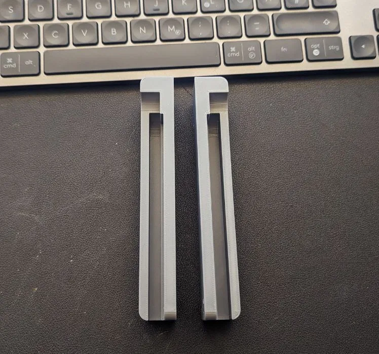 Giá đỡ bàn phím Logitech MX Keys dưới mặt bàn