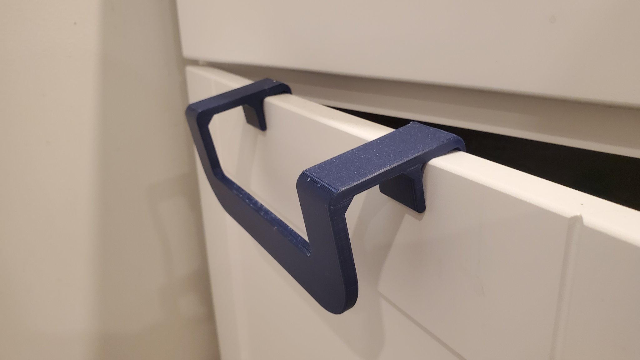 Giá treo khăn vải treo trên cửa