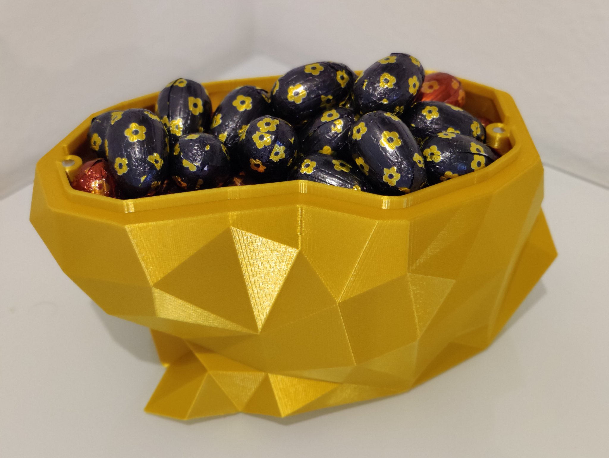 Hộp quà thỏ phong cách low poly cho lễ Phục Sinh