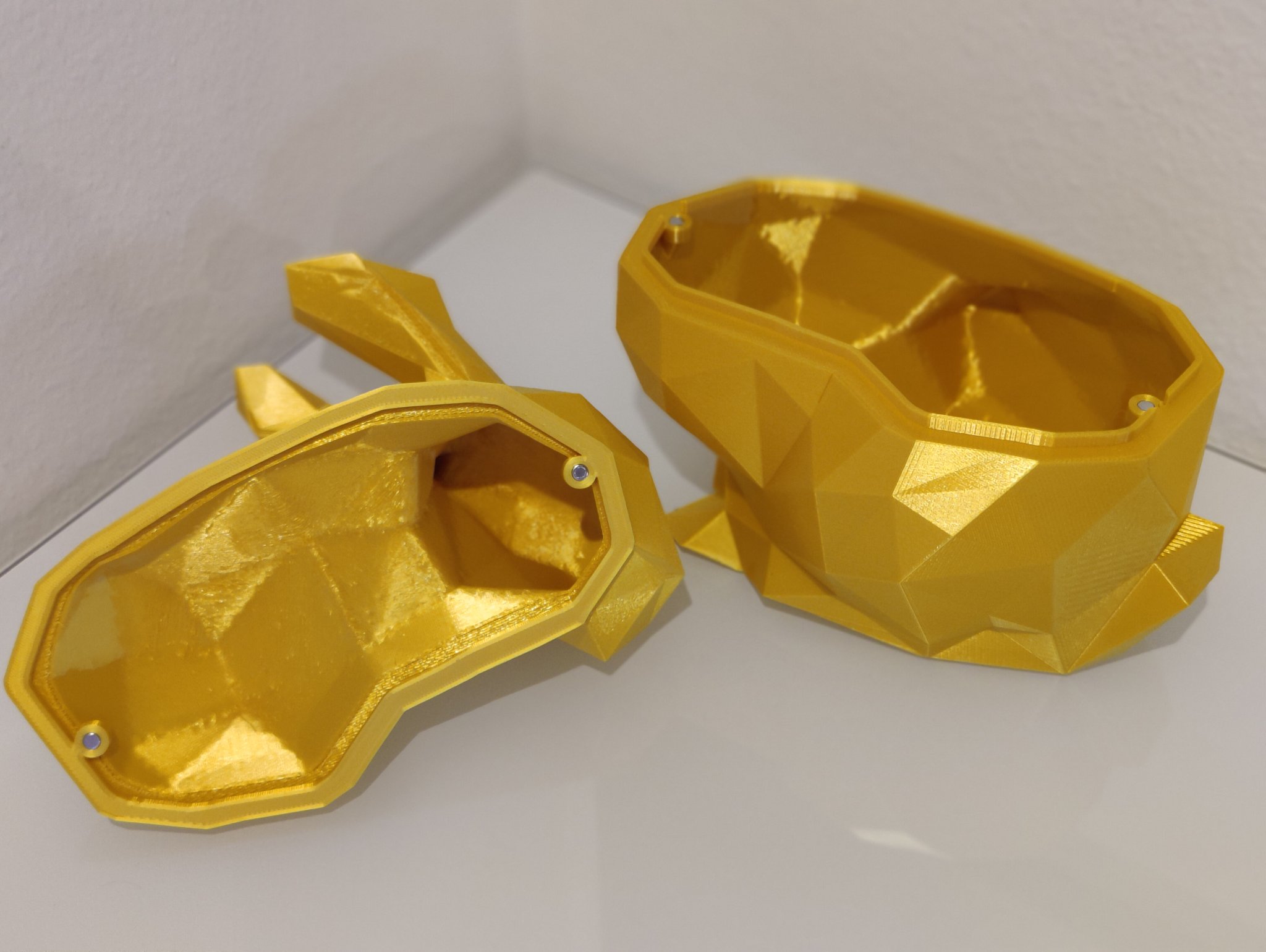 Hộp quà thỏ phong cách low poly cho lễ Phục Sinh