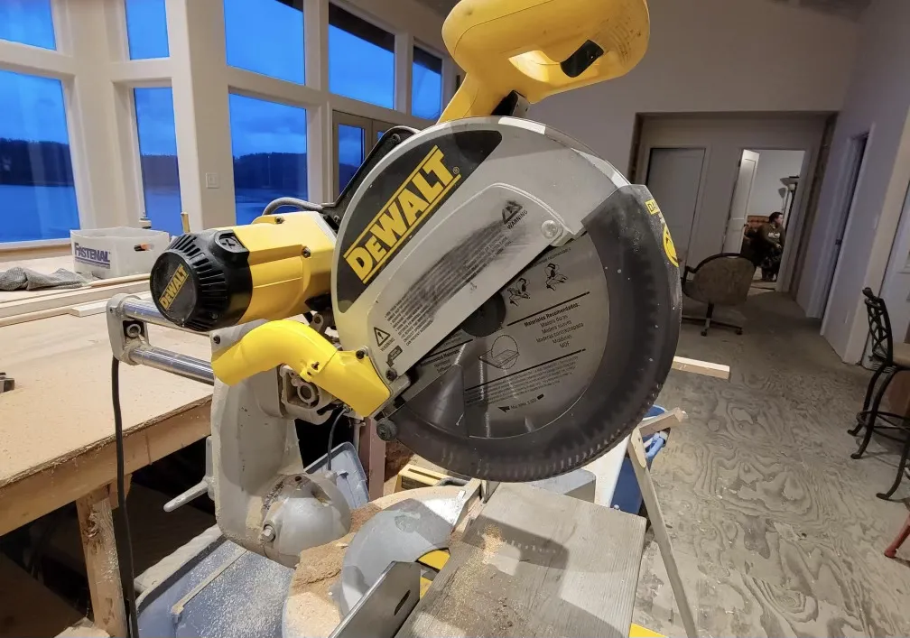 Nắp che lỗ thoát bụi cho máy cắt góc Dewalt DW708