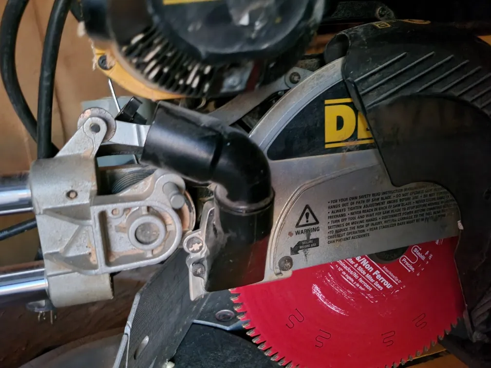 Nắp che lỗ thoát bụi cho máy cắt góc Dewalt DW708