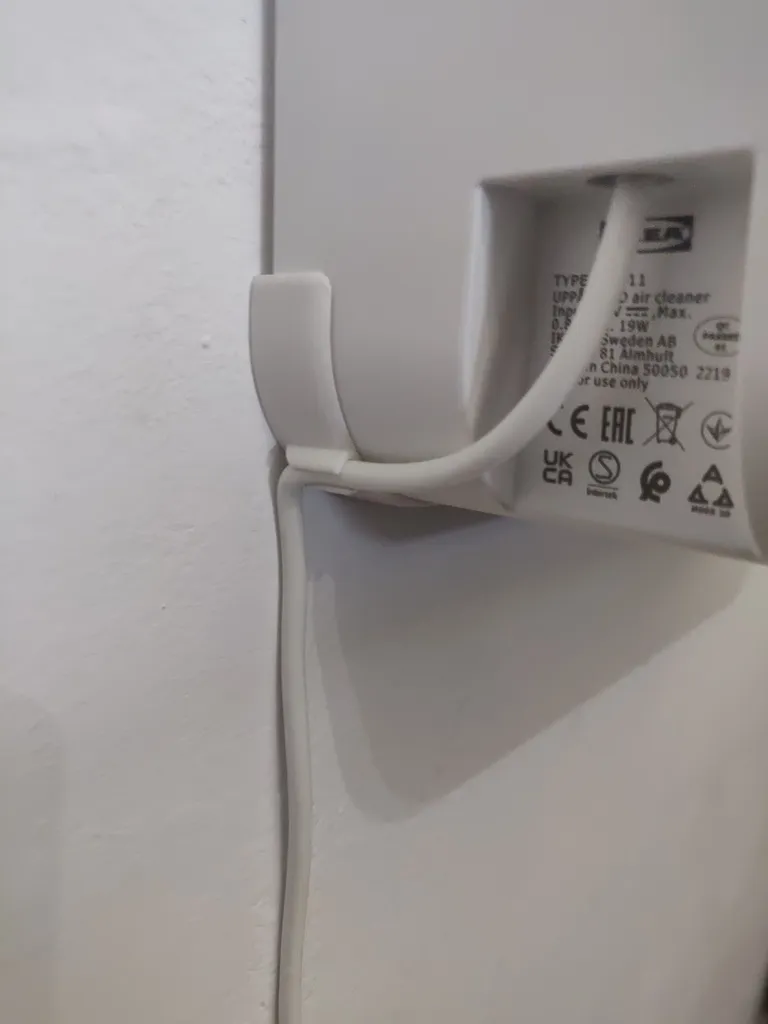 Giá đỡ gắn tường cho máy lọc không khí UPPÅTVIND của IKEA