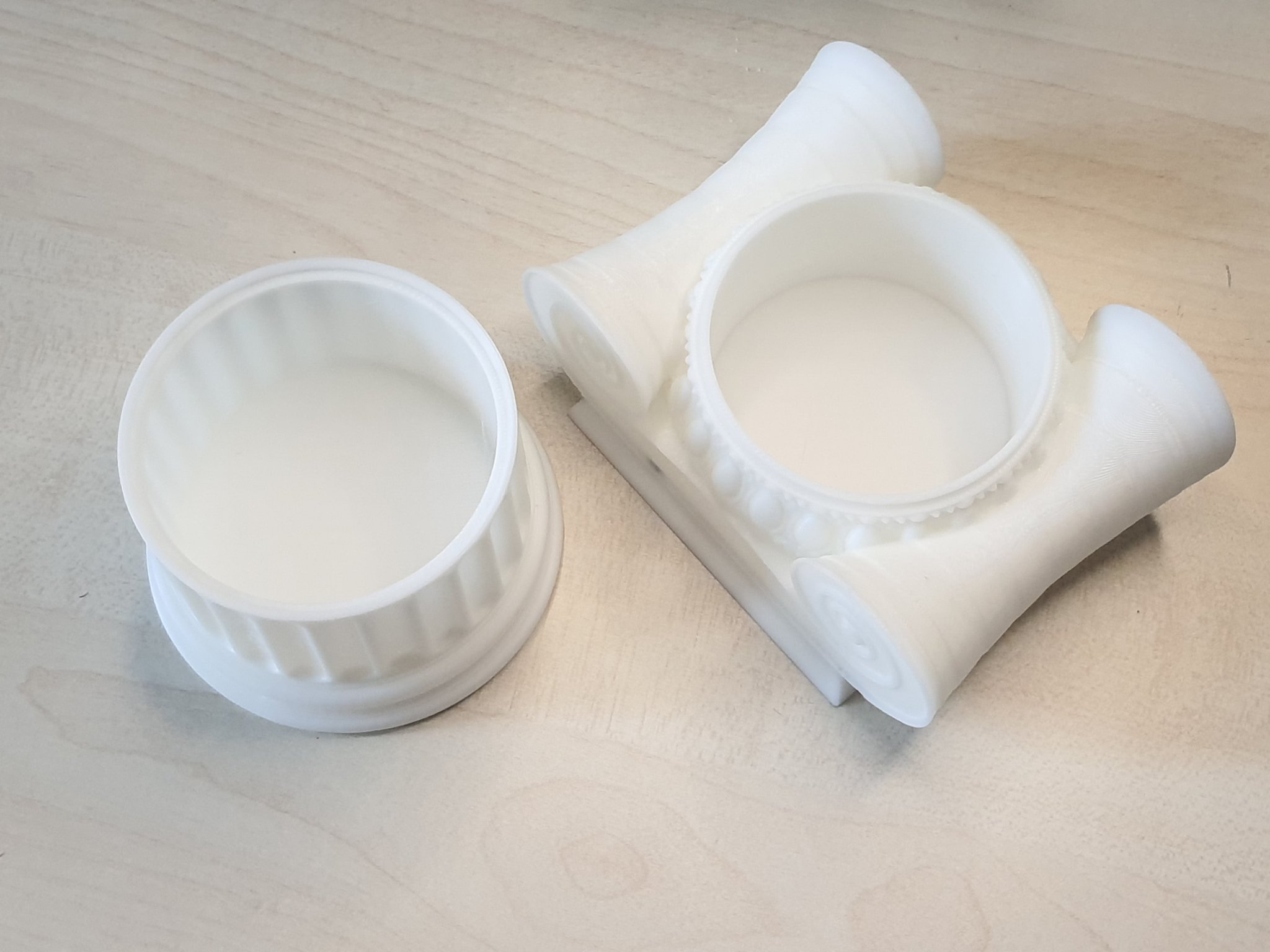 Cột Ionic với ngăn ẩn cho trang trí nội thất