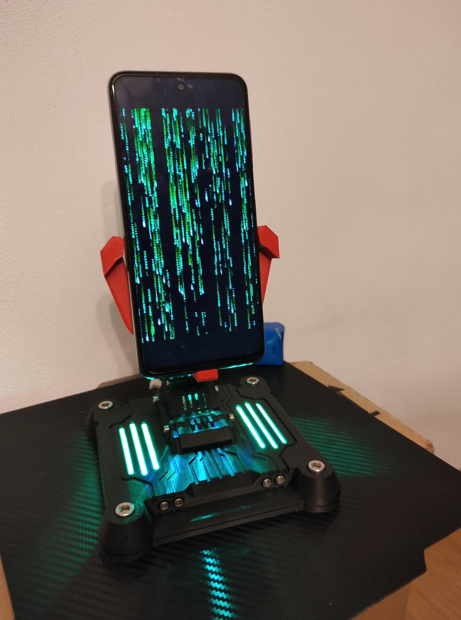 Giá đỡ di động cơ khí phong cách Cyberpunk