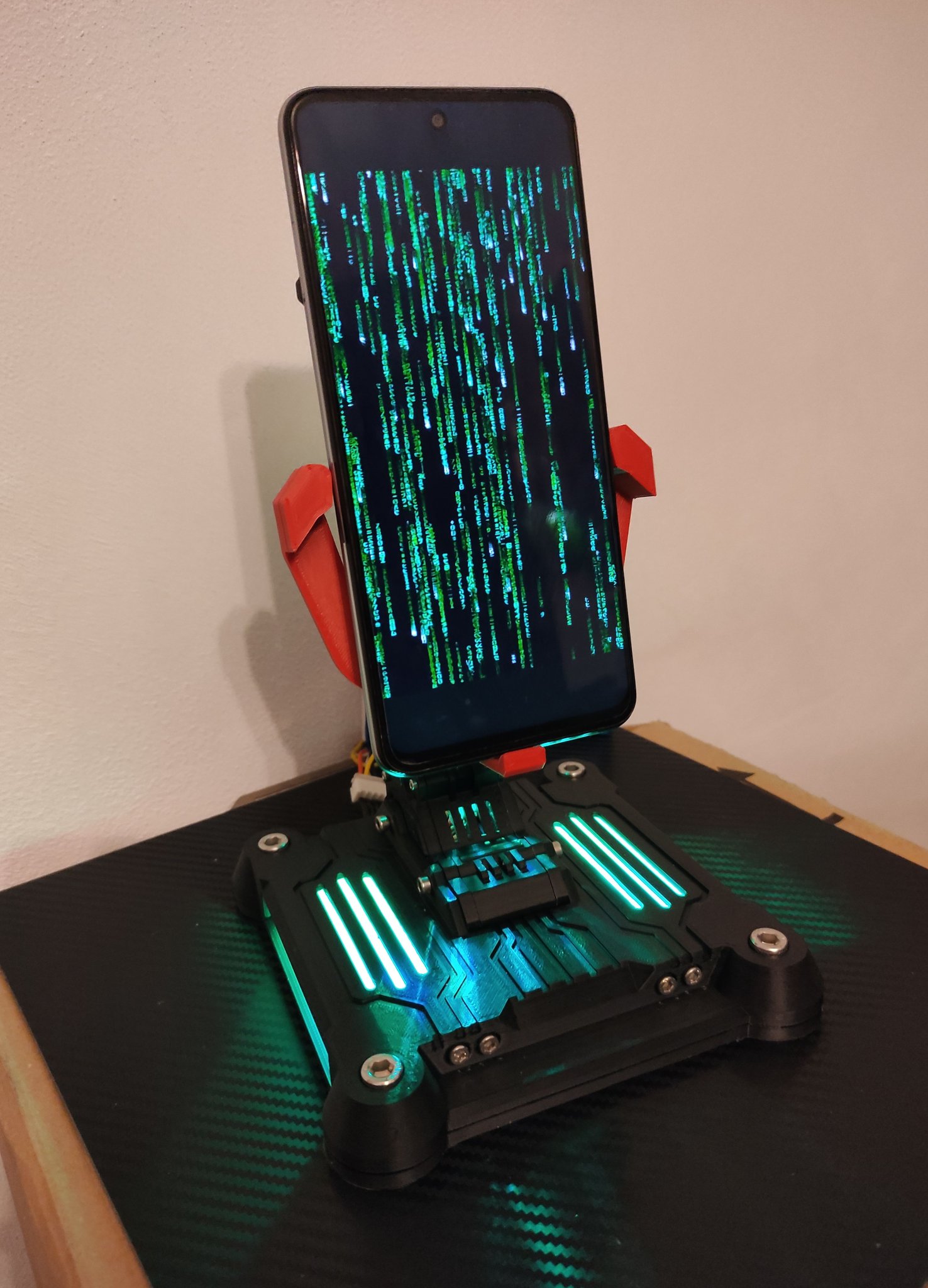 Giá đỡ di động cơ khí phong cách Cyberpunk