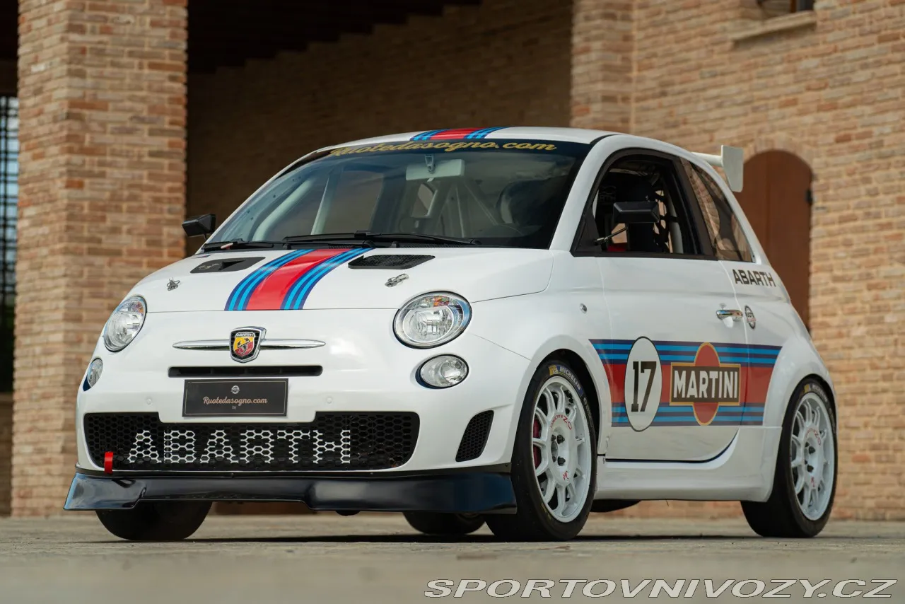 Mô hình xe Abarth 500 bằng LEGO chi tiết và sinh động