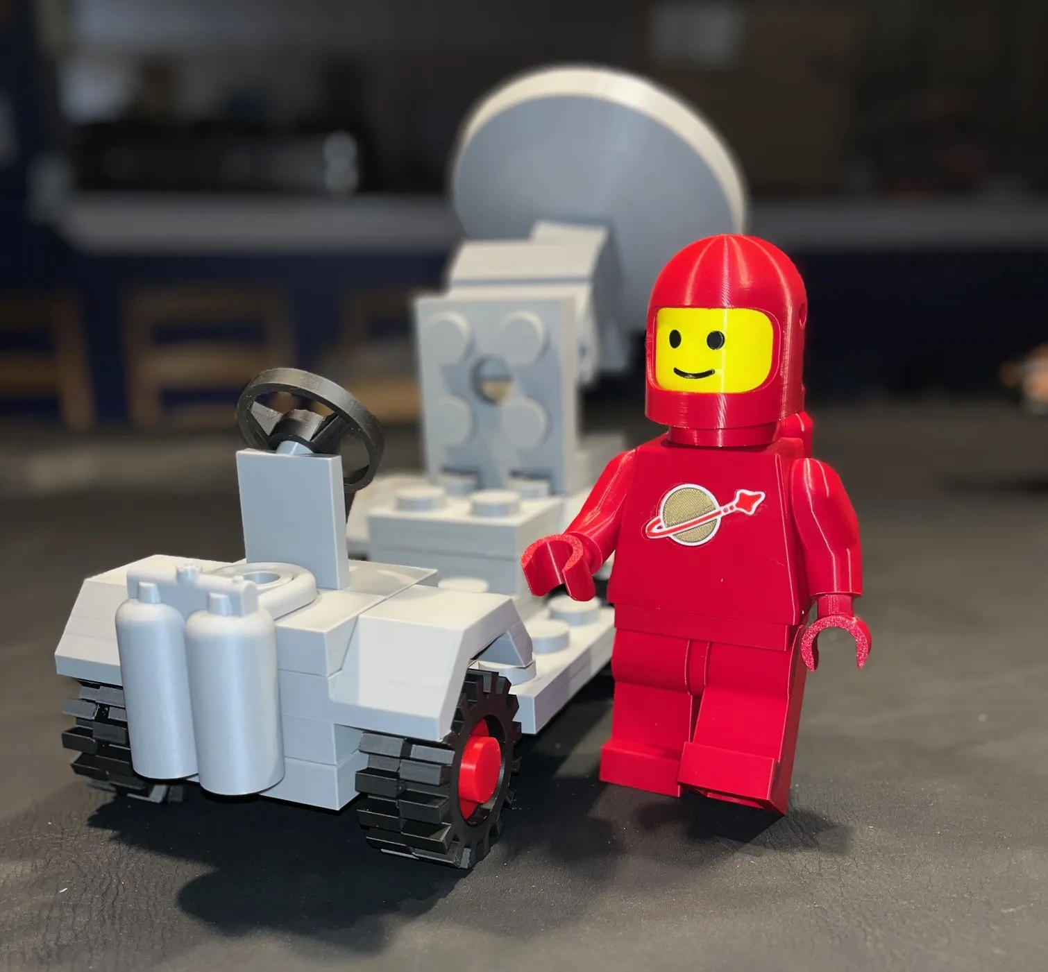 Xe tải radar không gian cổ điển kích thước khổng lồ