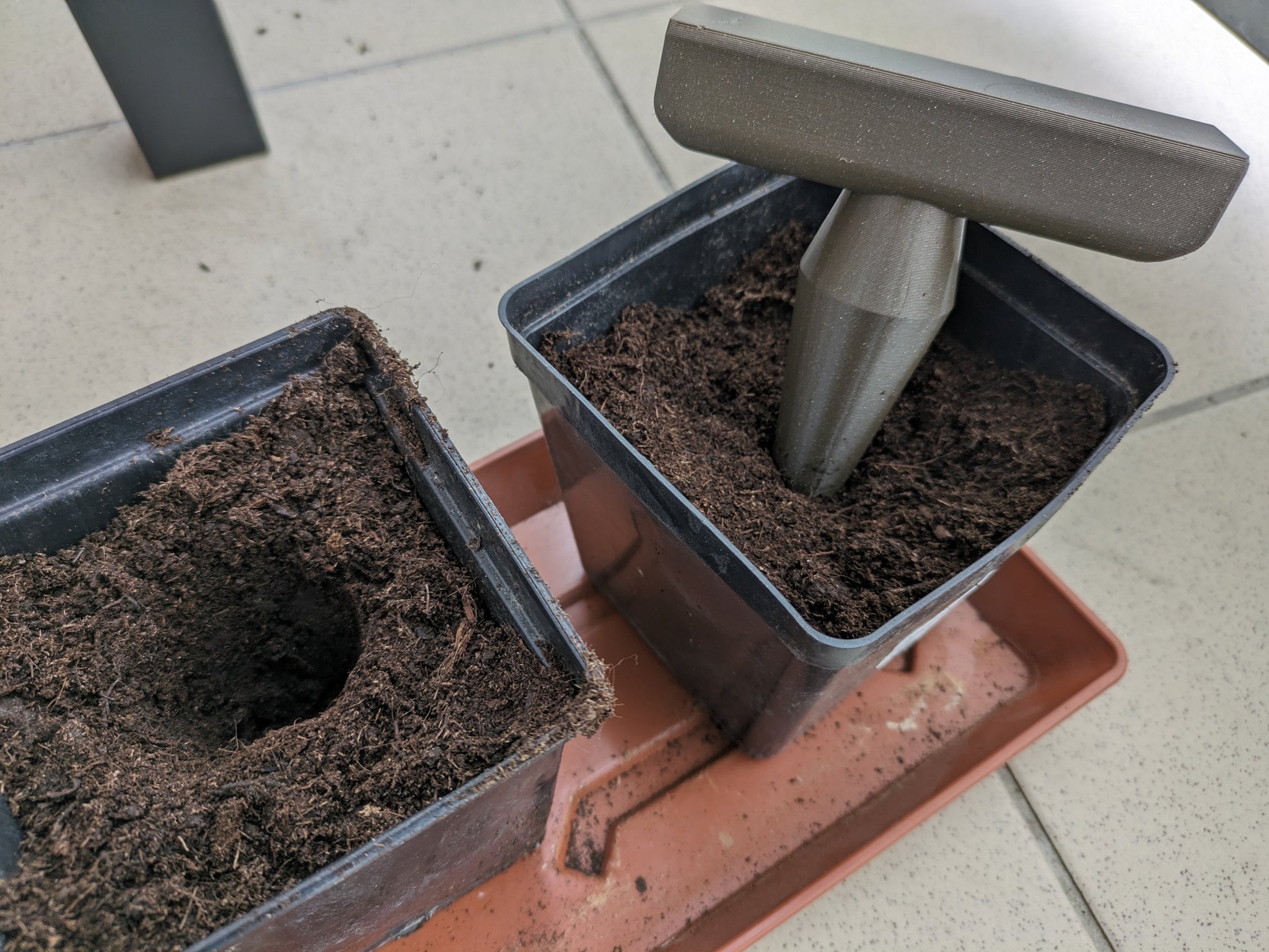 Công cụ khoan hạt giống đơn giản cho việc trồng cây