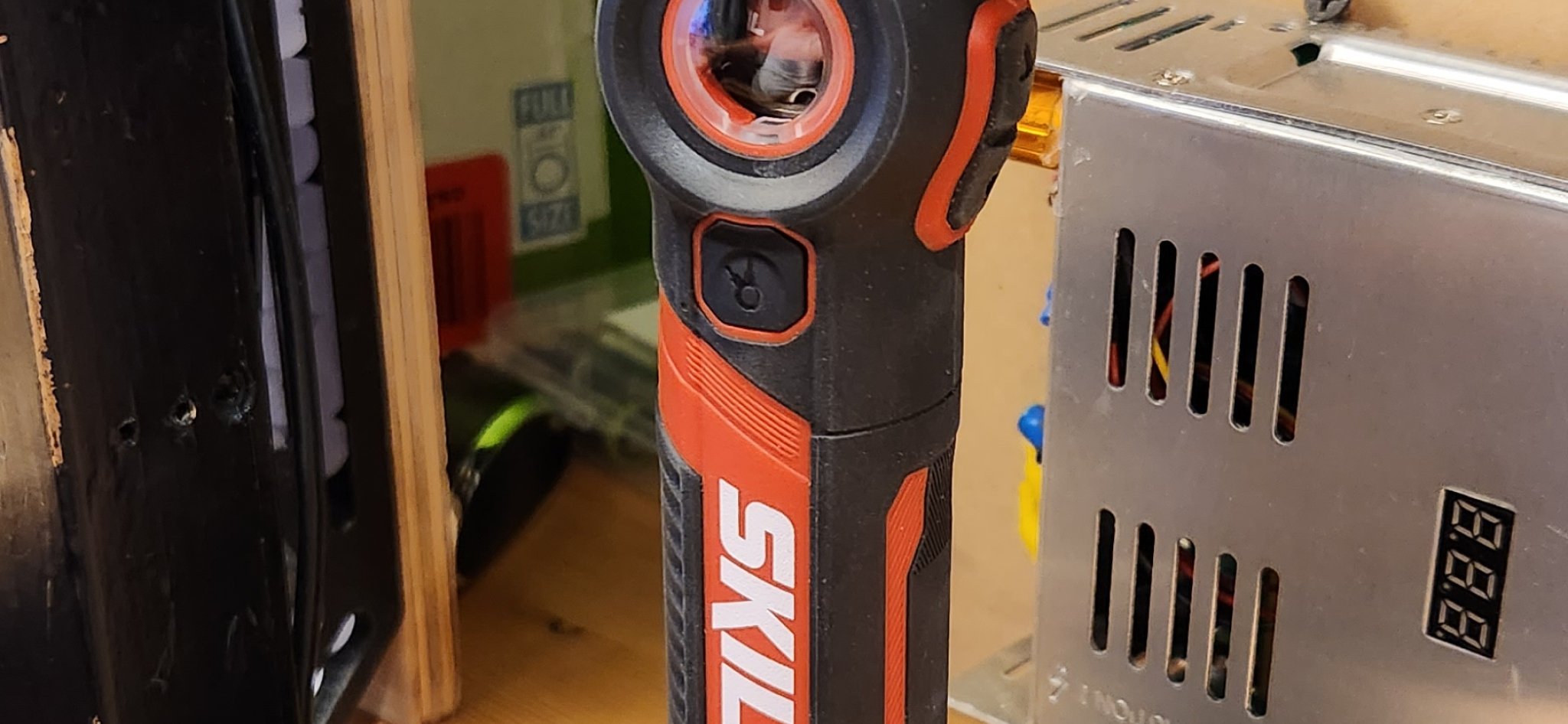 Giá đỡ sạc và giữ bit cho máy khoan điện Skil SD5619-00