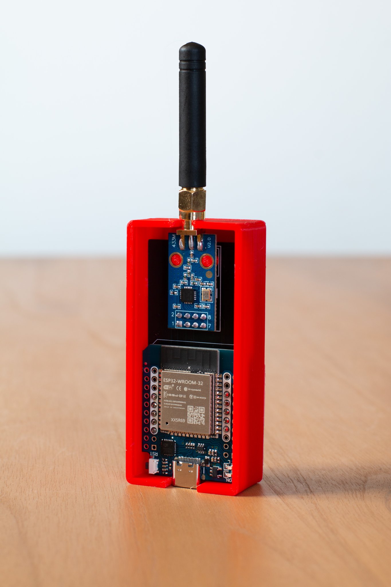 Hộp chứa điều khiển từ xa ESPSomfy-RTS