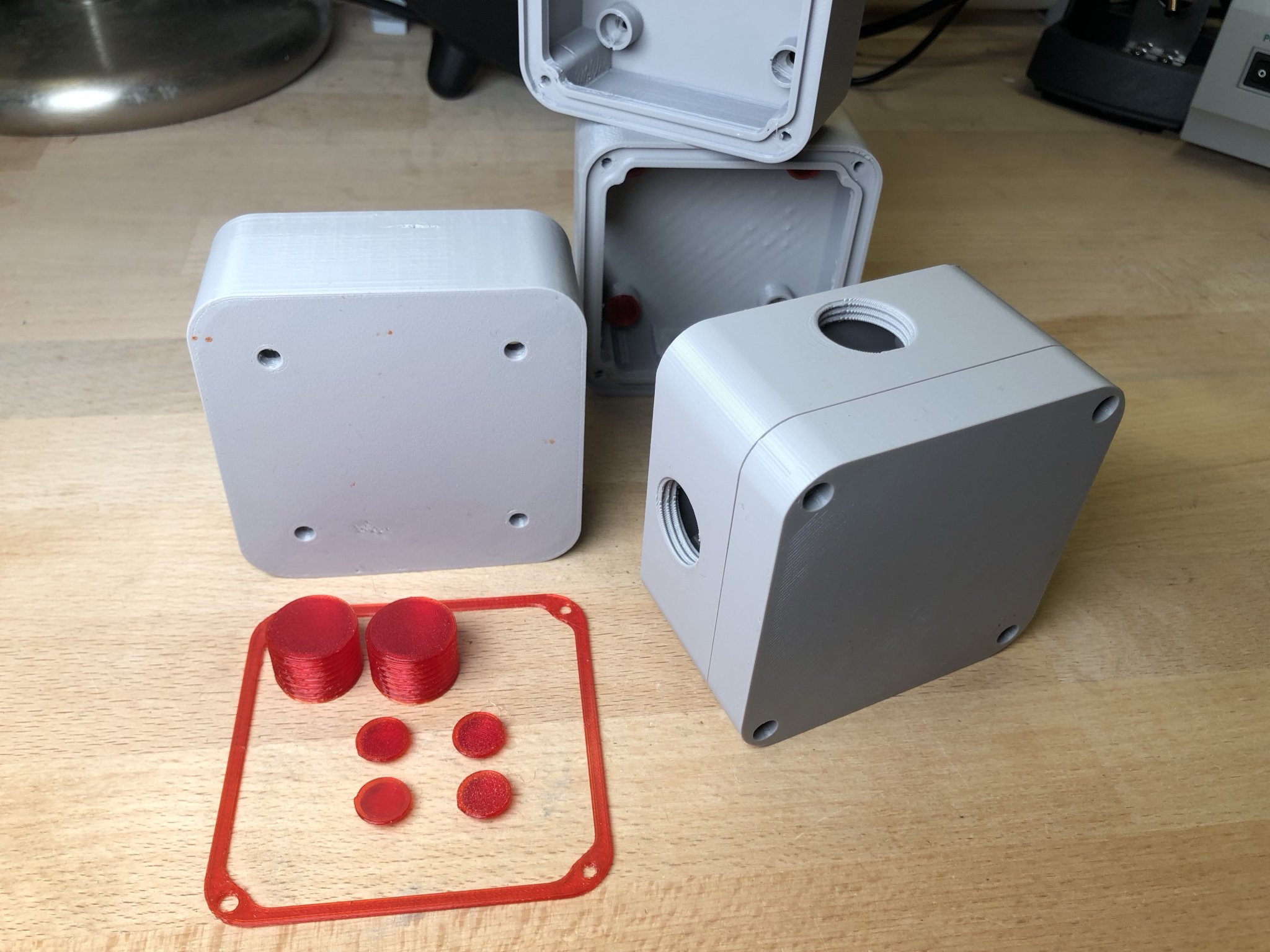 Hộp nối với gioăng in 3D cho cáp antenna và loa