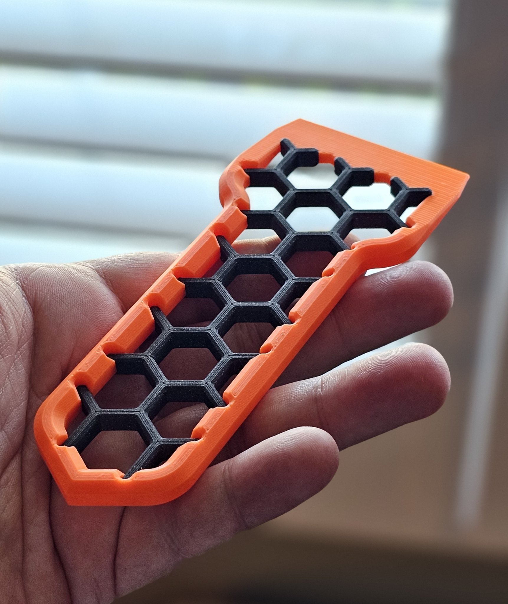 Công cụ cạo bề mặt in 3D 2 màu với họa tiết lục giác