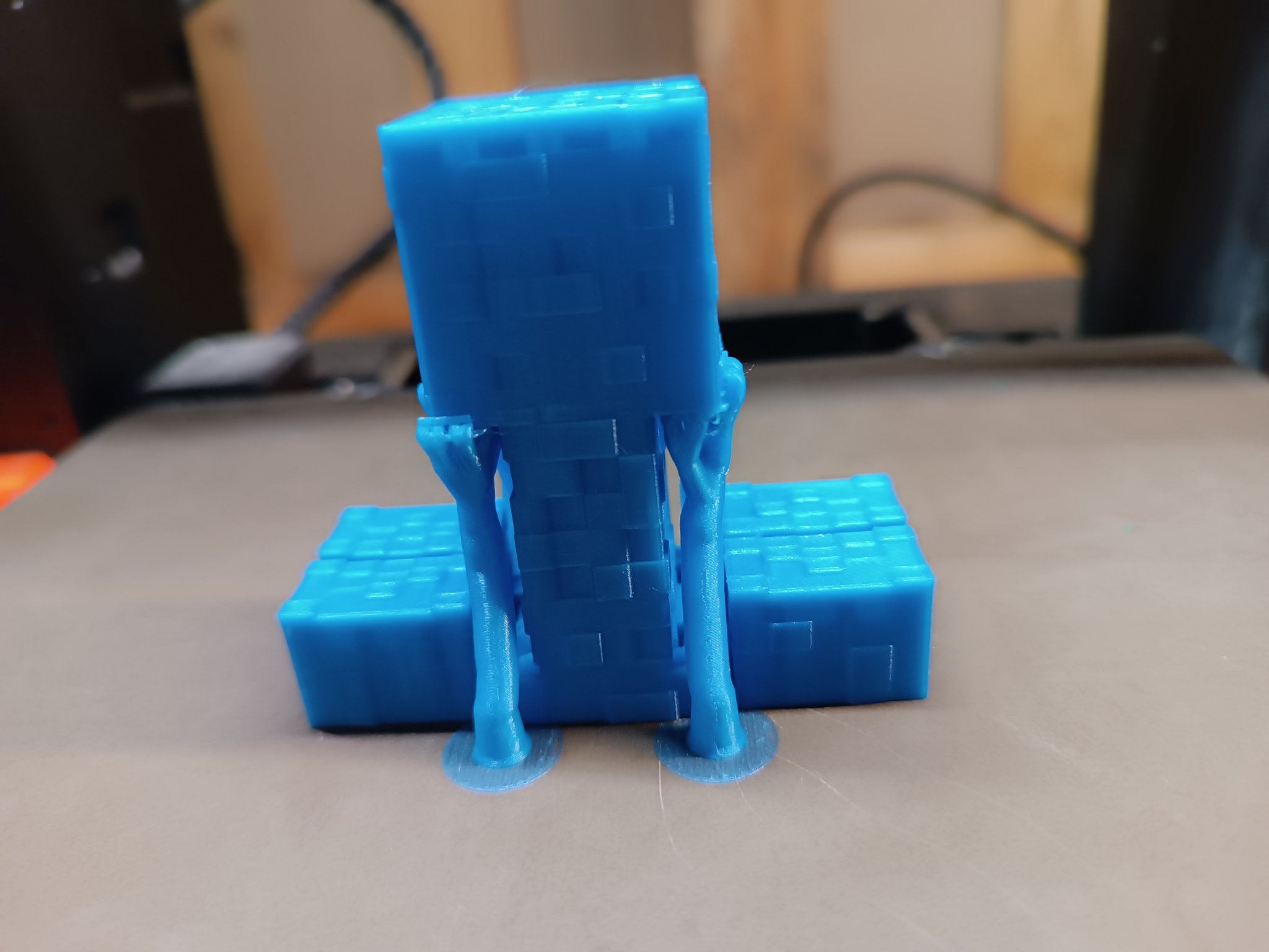 Creeper linh hoạt trong Minecraft với chân khớp nối